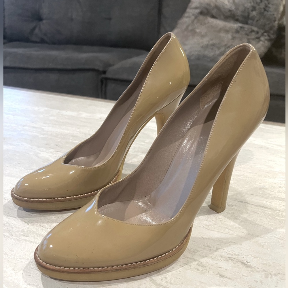 Women's Size 8M Gucci Khaki/Tan 3.5" patent platform pumps heels